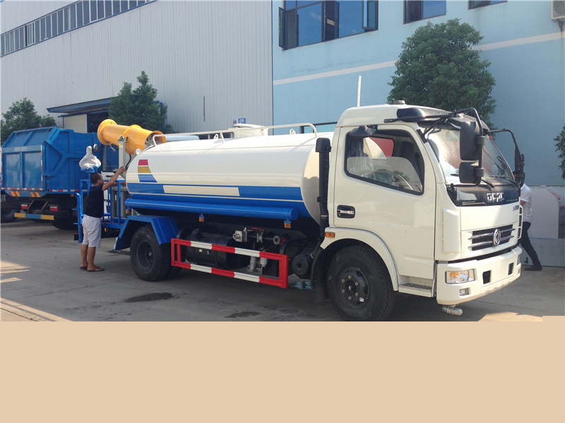 東風(fēng)農(nóng)藥噴灑車|7噸農(nóng)藥噴灑車圖片