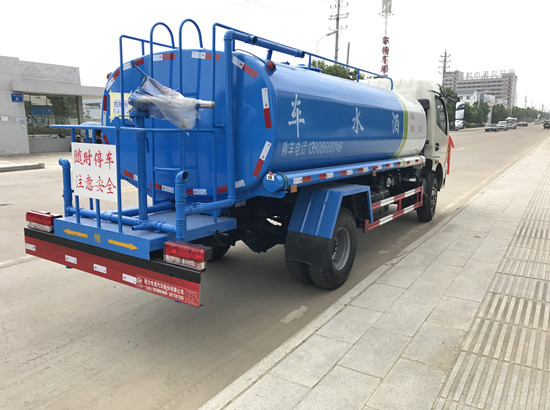 東風多利卡灑水車︱9噸灑水車圖片