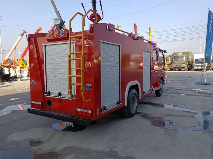 5噸消防灑水車多少錢_物業工廠小區消防車_1.5-3.5噸水罐消防車現車價格
