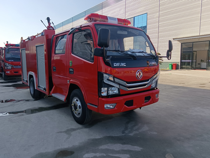5噸消防灑水車_物業(yè)工廠小區(qū)消防車_2.5-5噸泡沫消防車現(xiàn)車報(bào)價(jià)