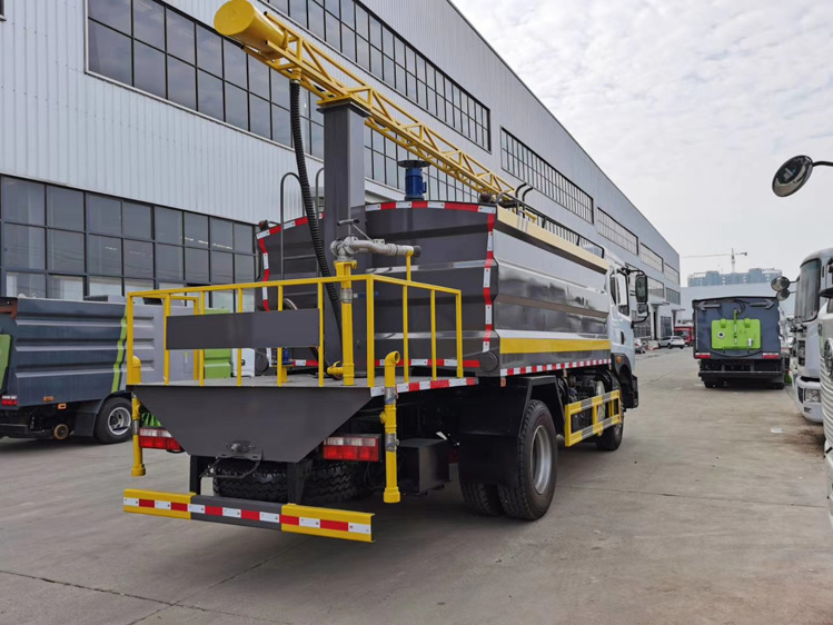 東風D9防凍液噴淋鐵路抑塵車-10-15方灰塵固化封層_呂梁煤炭抑塵劑噴灑車-降塵灑水車_裝卸煤炭防塵車