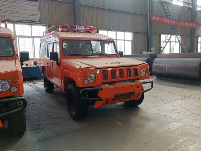 森林防火指揮車(chē)_2噸四驅(qū)消防灑水車(chē)_江蘇浙江_森林消防供水車(chē)_北汽四驅(qū)2噸森林消防車(chē)