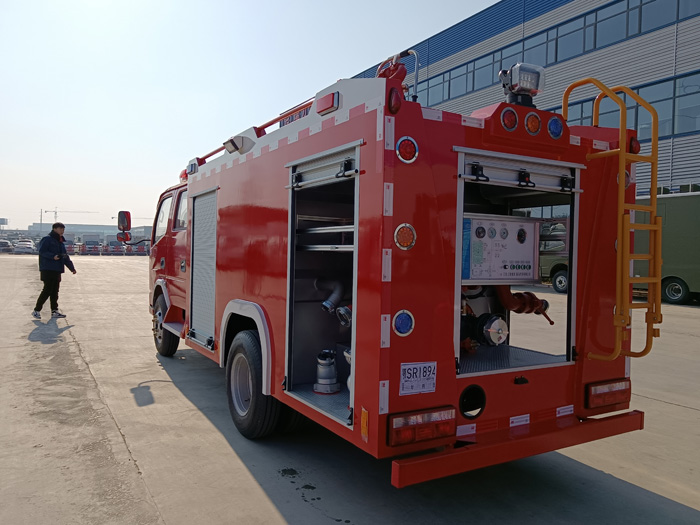 5噸消防灑水車廠家_商業區倉庫消防車_2.5-5噸泡沫消防車現車報價