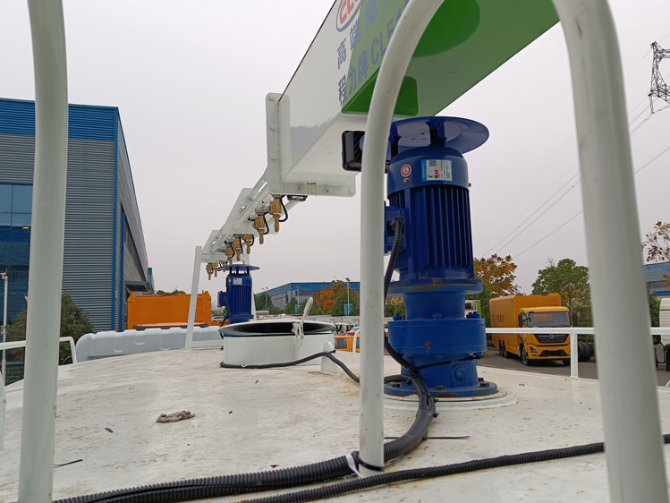 東風D9免稅的鐵路抑塵車--12噸降塵灑水車_太原鐵路裝卸煤炭防塵車_煤炭固化劑噴淋車