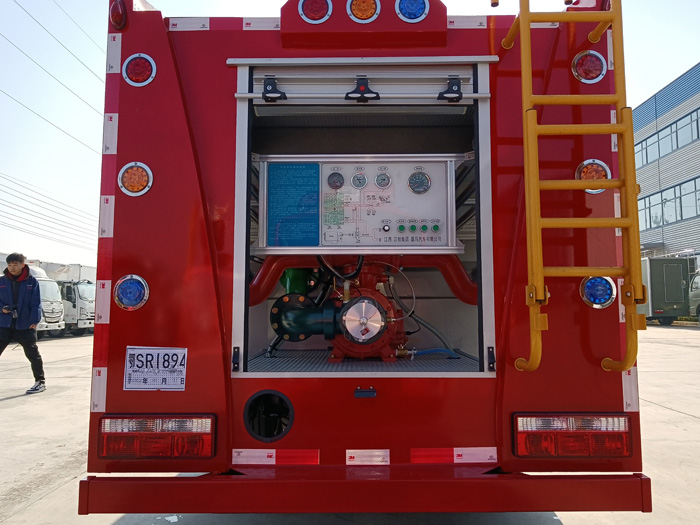 5噸消防灑水車價格_民用小型消防車_1.5-3.5噸水罐消防車現(xiàn)車價格