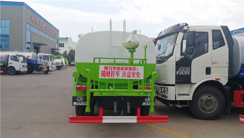 1566891900318554.jpg 東風多利卡國六8昂灑水車 (5).jpg